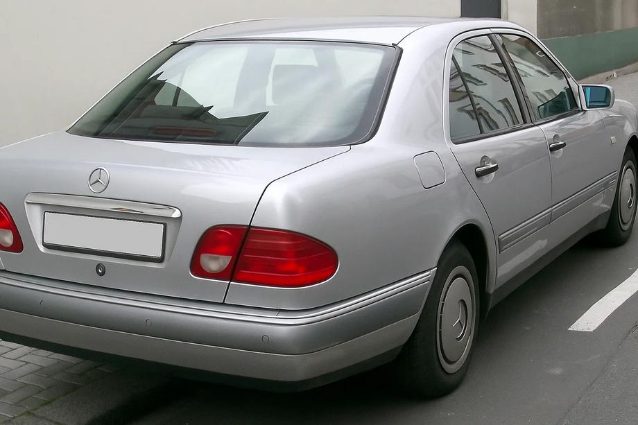 Mercedes E-class W210 1995–2002 Kromliste over nummerpladen (Sedan) Image