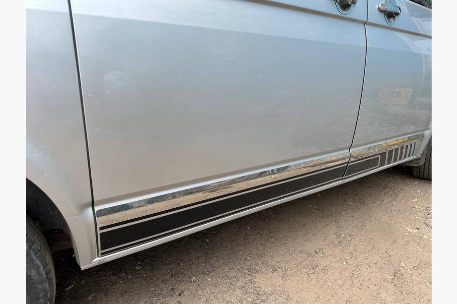 Volkswagen T5 Transporter 2003–2010 Dørlister i rustfrit stål (krom) 1 dør, lang akselafstand, Carmos - tyrkisk stål Foto 9