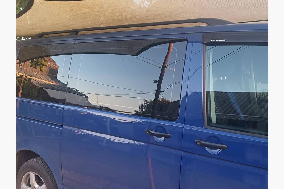 Volkswagen T5 Caravelle 2004–2010 Sorte tagrælinger Kort akselafstand, plastfødder Foto 17