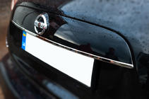 Nissan Juke 2010–2019 Kromliste over nummerplade (rustfrit stål) OmsaLine - italiensk rustfrit stål foto 3