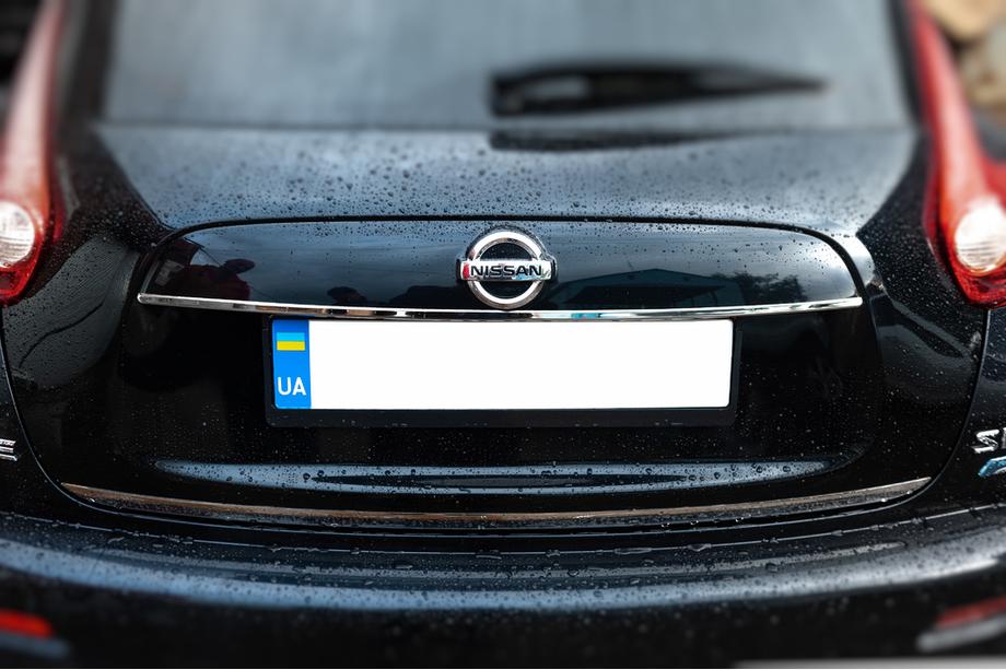 Nissan Juke 2010–2019 Kromliste over nummerplade (rustfrit stål) OmsaLine - italiensk rustfrit stål Image