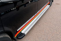 Volkswagen T5 2010–2015 Sidetrin Maya V2 (2 stk., aluminium) Kort akselafstand foto 4
