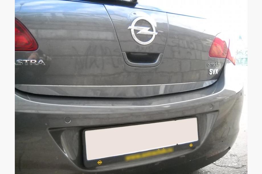Opel Astra J 2009–2015 Bagklapskantliste (rustfrit stål) Foto 3