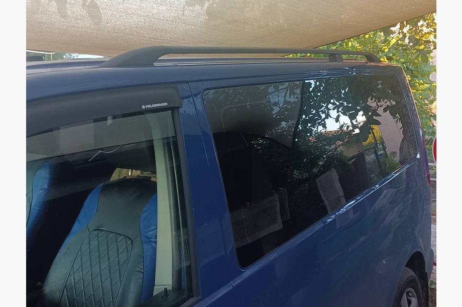 Volkswagen T6 2015–2024 Sorte tagrælinger Kort akselafstand, plastfødder Foto 20