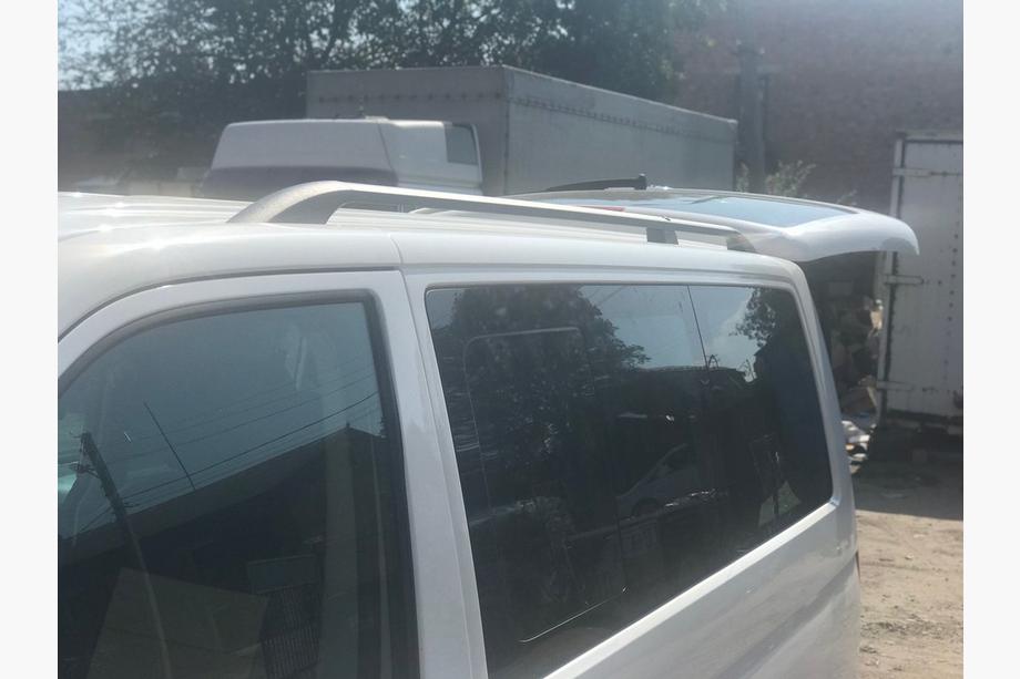 Volkswagen T6 2015–2024 Sorte tagrælinger Kort akselafstand, plastfødder Foto 9