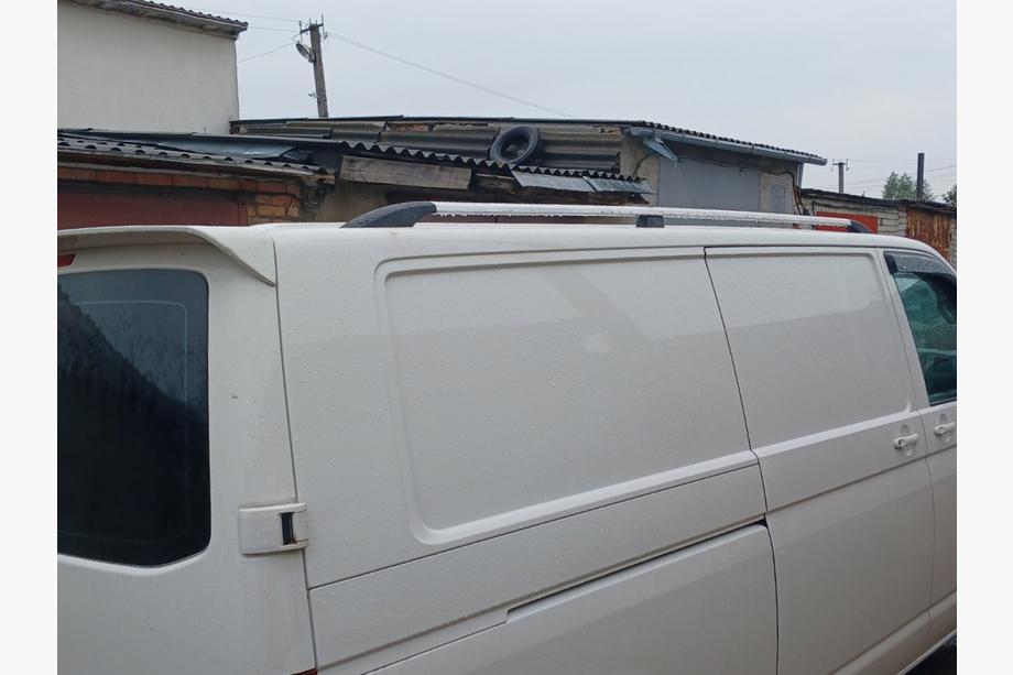 Volkswagen T6 2015–2024 Krom tagrælinger Lang akselafstand, plastfødder Foto 4