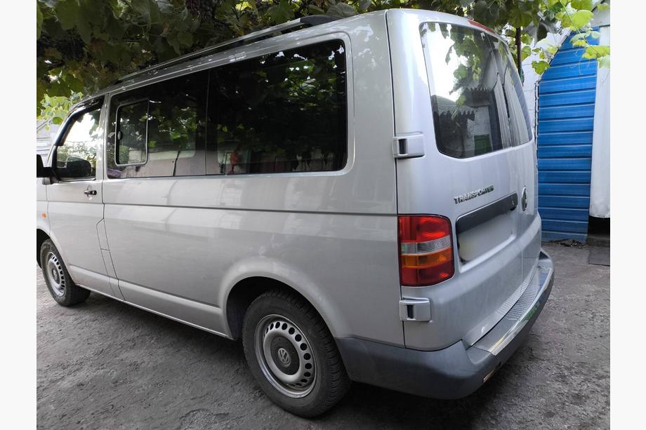 Volkswagen T6 2015–2024 Krom tagrælinger Lang akselafstand, plastfødder Foto 11