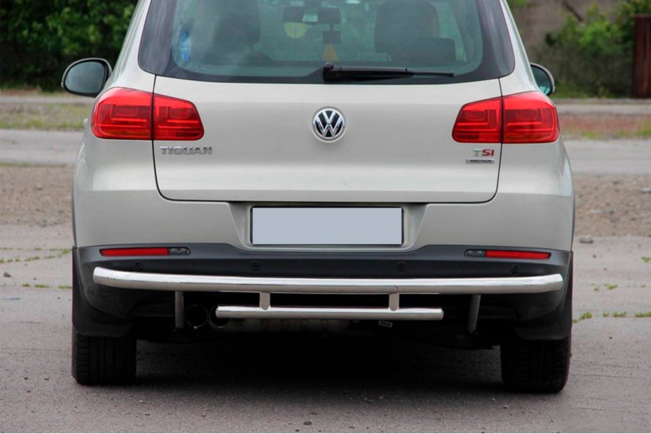 Volkswagen Tiguan 2007–2016 Bagkofangerbeskyttelse AK002-2 (rustfrit stål) Image