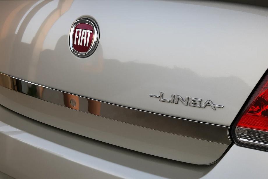 Fiat Linea 2006–2018 Bagklapliste 2006-2012 (rustfrit stål) Med hul til nøglecylinder Foto 2