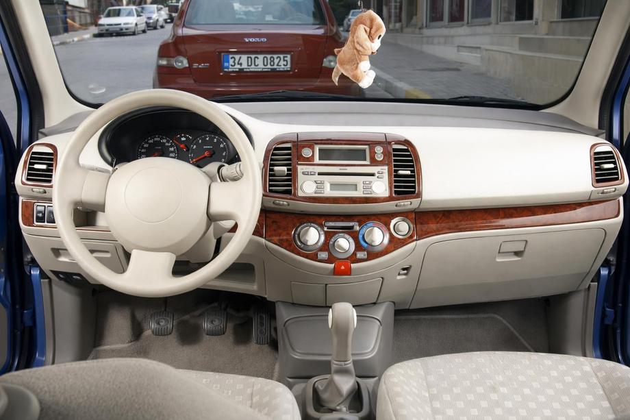 Nissan Micra K12 2003–2010 Instrumentbordbeklædning Titan Image