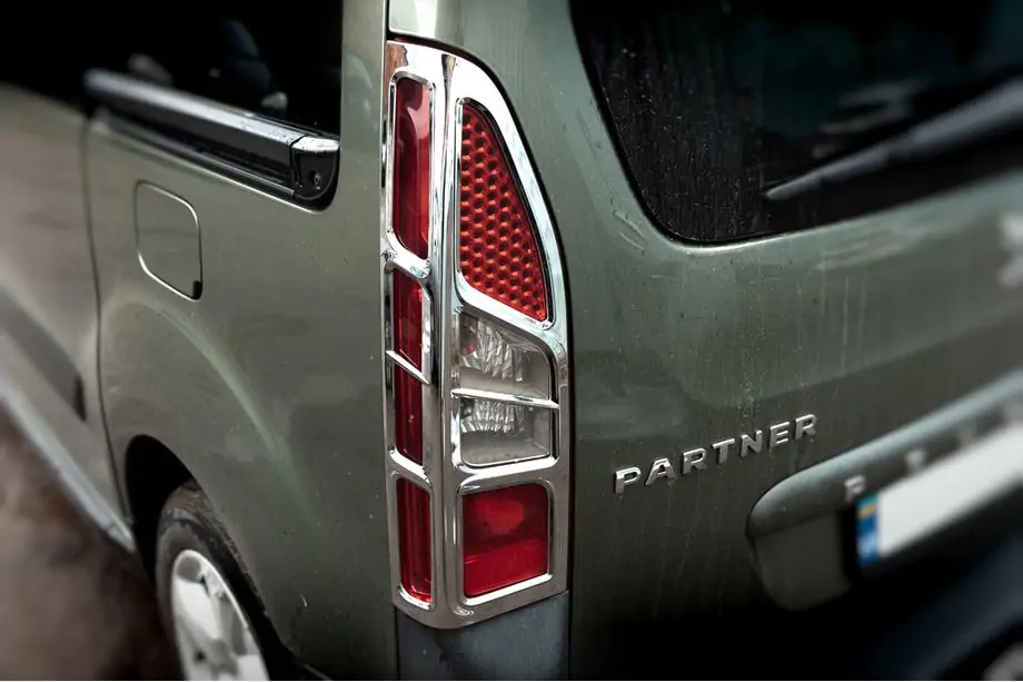 Peugeot Partner Tepee 2008–2018 Hjørne stoplyskapper (2 stk., plast) Image