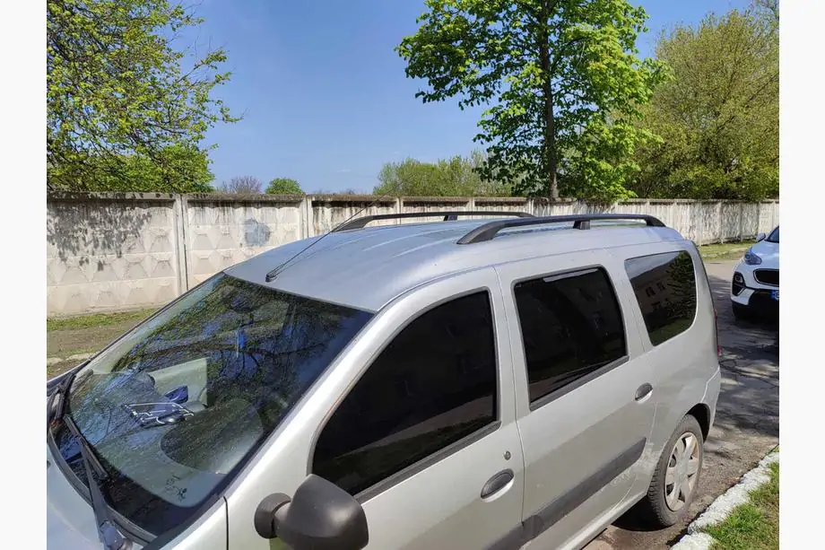 Renault Logan MCV 2005–2013 Sorte tagrælinger Image