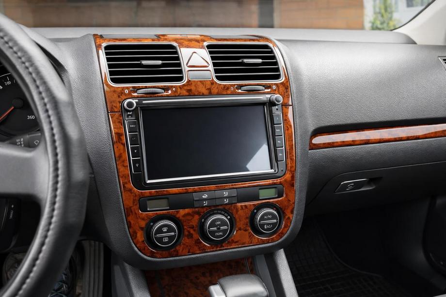 Volkswagen Jetta 2006–2011 Instrumentbordbeklædning Trælook Image