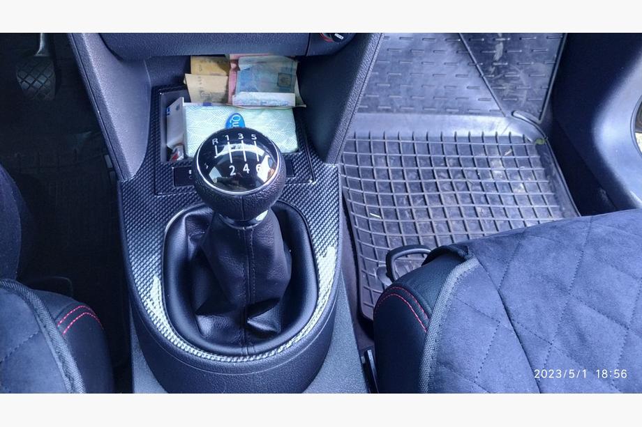 Volkswagen Touran 2003–2010 Instrumentbordbeklædning Foto 13