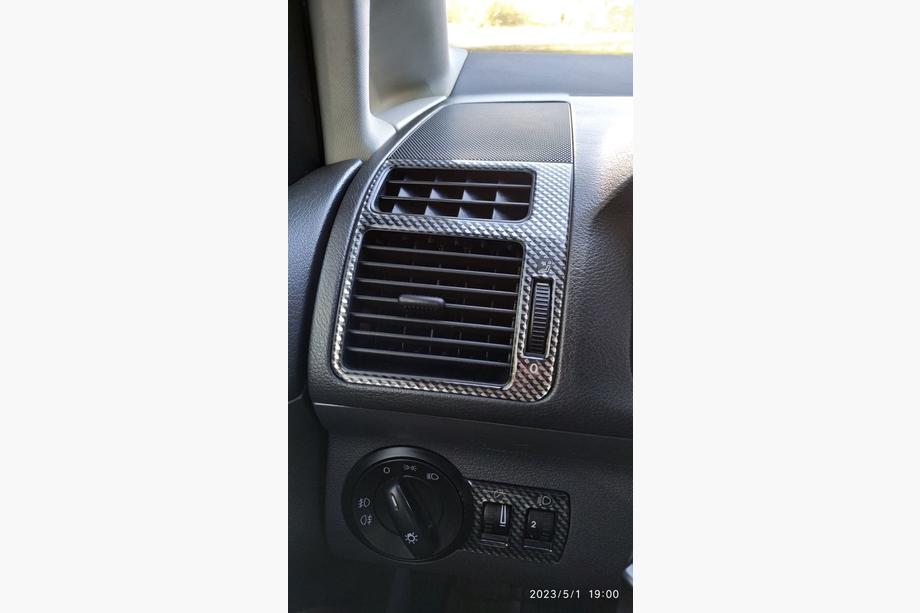 Volkswagen Touran 2003–2010 Instrumentbordbeklædning Foto 17
