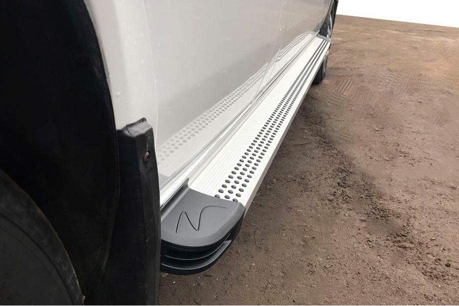 Mercedes Sprinter W901/902/903/904/905 1995–2006 Sidetrin Maya V2 (2 stk., aluminium) Lang akselafstand Image