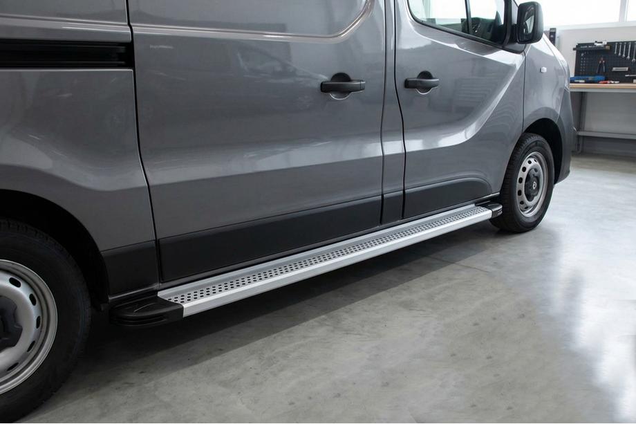 Opel Vivaro 2015–2019 Sidetrin Maya V2 (2 stk., aluminium) Lang akselafstand Image