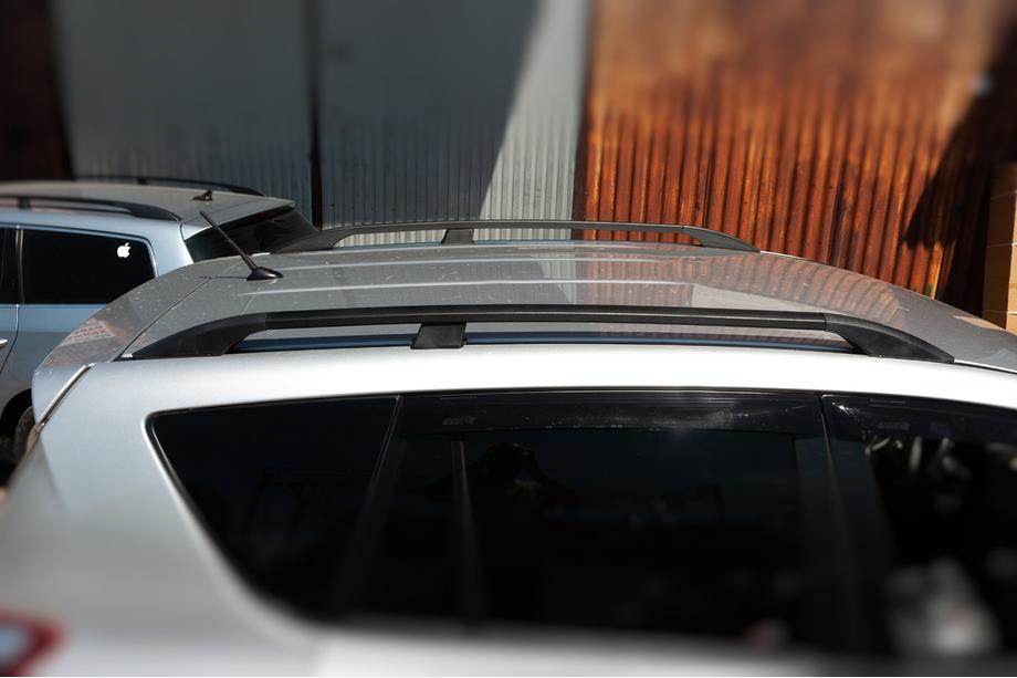 Toyota Rav 4 2006–2013 Sorte tyrkiske tagrælinger Kort akselafstand, metalfødder Foto 6
