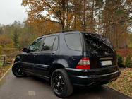 Mercedes ML W163 1997–2005 Rustfri liste over nummerpladen Carmos - Tyrkisk stål foto 3