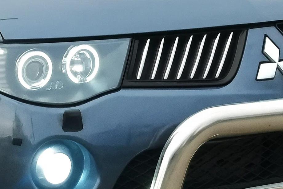 Mitsubishi L200 2006–2015 Kromlister til kølergrill (14 stk., rustfrit stål) Carmos - Tyrkisk stål Image