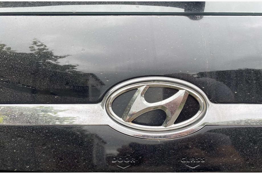 Hyundai Tucson JM 2004– Emblem (selvklæbende, 125 mm (65 mm)) Image
