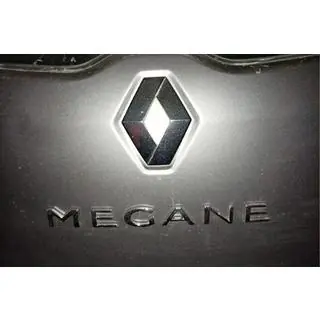 Megane emblem 908897337R (270 mm x 25 mm) foto 2
