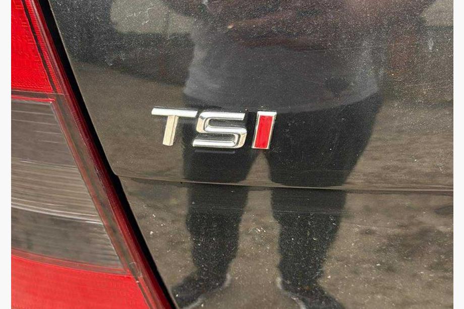 Volkswagen Passat B7 2012–2015 TSI emblem (som original) Image