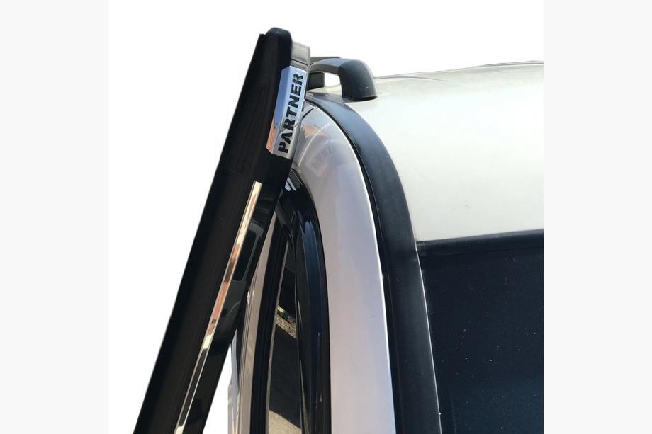 Peugeot Partner Tepee 2008–2018 Omsa Black sidetrin (2 stk., alu.) Image