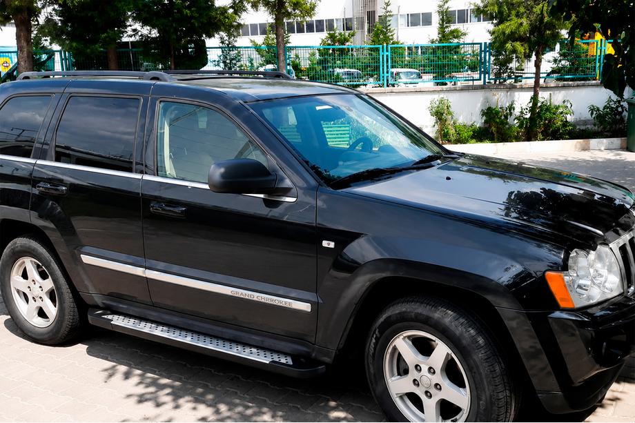 Jeep Grand Cherokee WK 2004–2010 Sidetrin Allmond Grey (2 stk., aluminium) Image