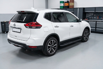 Nissan X-trail T32/Rogue 2014–2021 Bosphorus Black sidetrin (2 stk., aluminium) foto 1