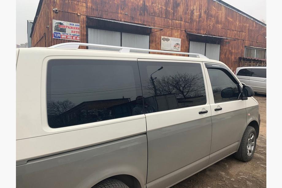 Volkswagen T5 Transporter 2003–2010 Tagrælinger Skyport (hvide) Lang akselafstand Foto 13