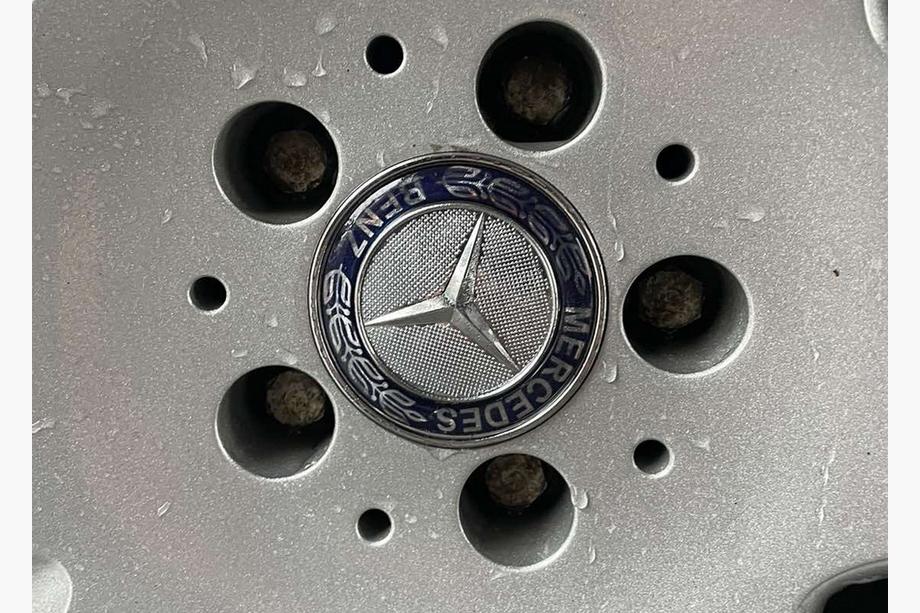 Mercedes-Benz Fælgcenterkapsler 71/75 mm uden ring (4 stk., blå V2) Foto 1