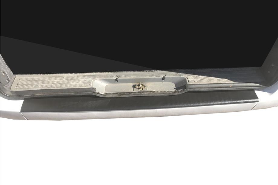 Mercedes Vito W639 2004–2014 Bagkofangerbeskytter med kant (DDU, plast) Image