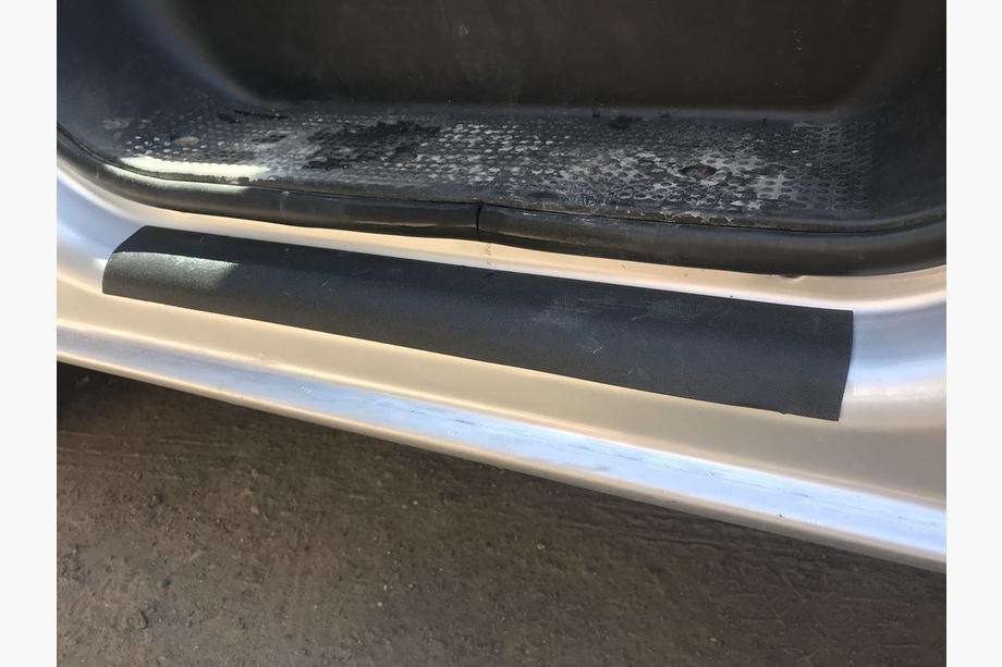 Opel Vivaro 2001–2015 Dørtrinslister i ABS (2 stk., DDU) Foto 8
