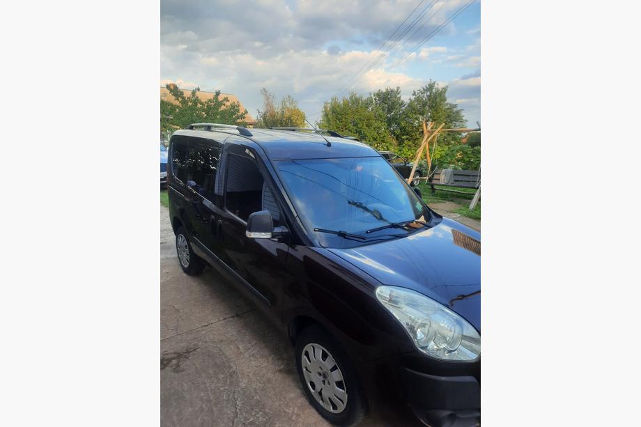 Fiat Doblo II 2010–2022 Krom tagrælinger Standard, metalfødder Foto 6
