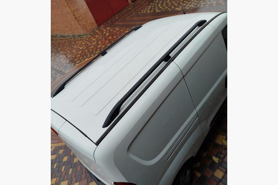 Fiat Doblo II 2010–2022 Sorte tagrælinger Standard, Plastfødder Foto 12