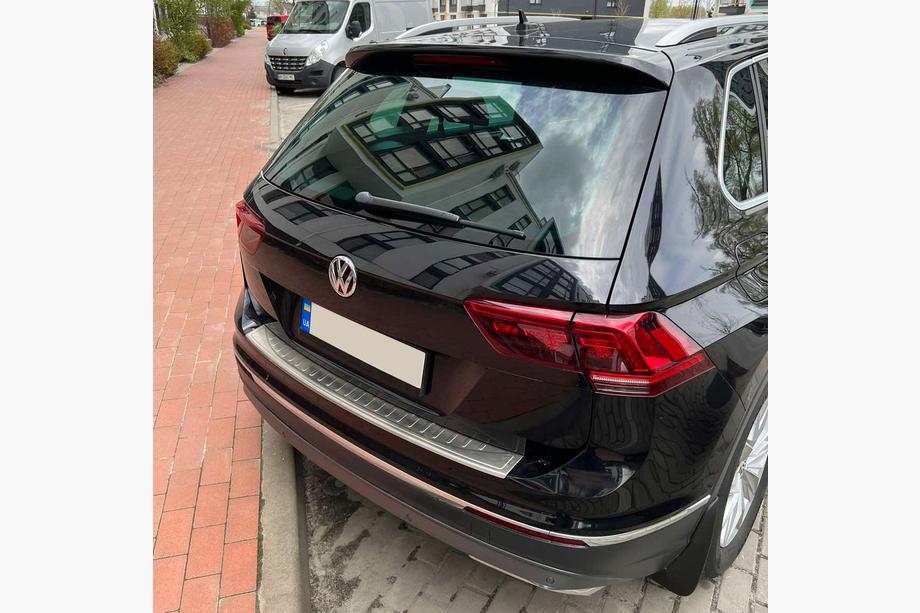 Volkswagen Tiguan 2016–2023 Bagkofangerbeskytter i rustfrit stål (OmsaLine) Image