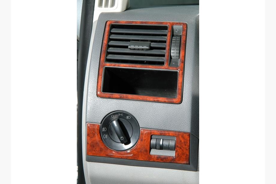 Volkswagen T5 Caravelle 2004–2010 Instrumentbordbeklædning Trælook Foto 5