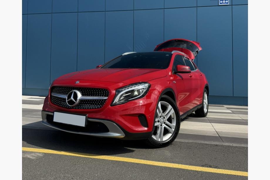 Mercedes GLA X156 2014–2019 Frontgrill Diamond Silver (2014-2016) Image