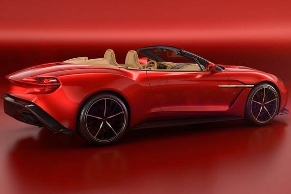 Aston Martin præsenterede nye versioner af sportsvogne