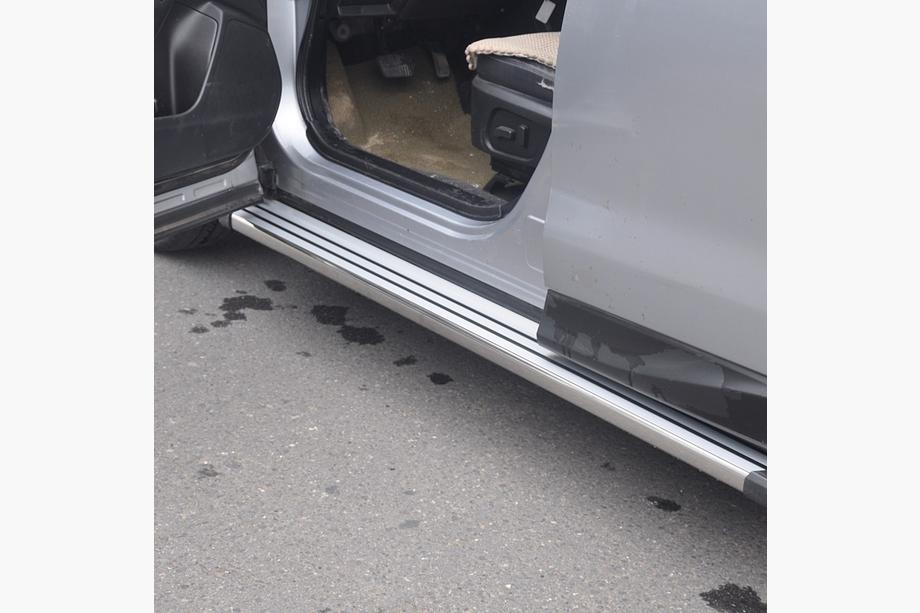 Subaru Forester 2013–2018 Originale sidetrin (2 stk., aluminium) Image