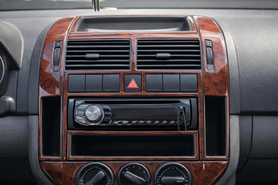 Volkswagen Polo 2001–2009 Instrumentbordbeklædning (2001-2005) Trælook Image