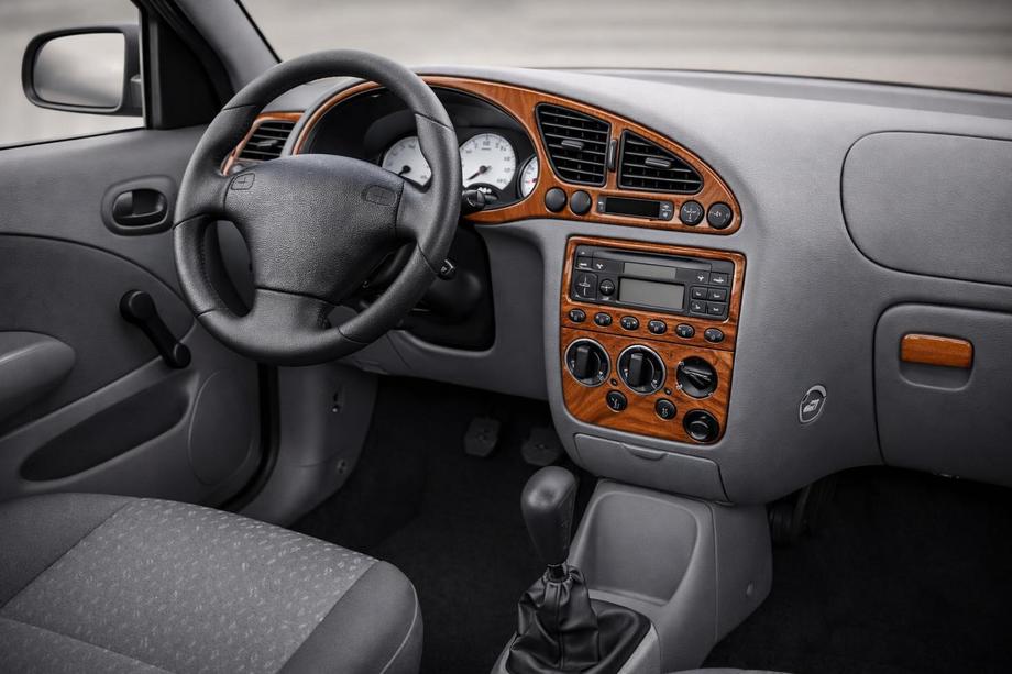 Ford Fiesta 1995–2001 Instrumentbordlister (1999-2001) Foto 1