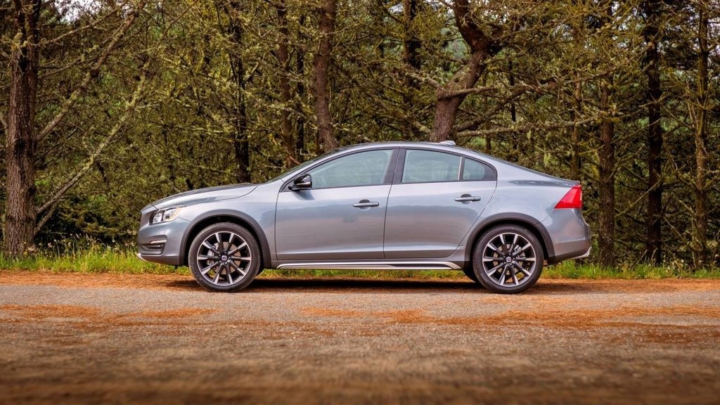 Svensk Volvo S60 Cross Country-sedan med øget terrænegenskaber