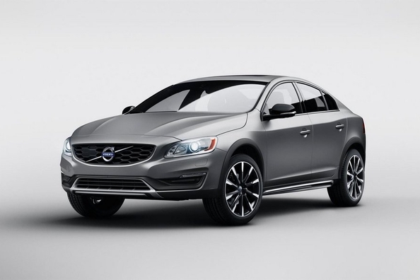 Svensk Volvo S60 Cross Country-sedan med øget terrænegenskaber