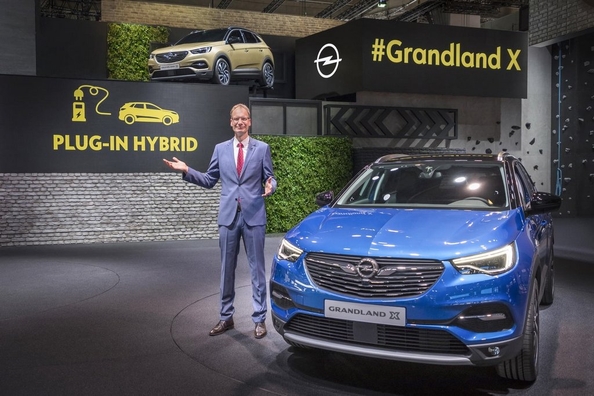 Opel præsenterede sin første hybridbil