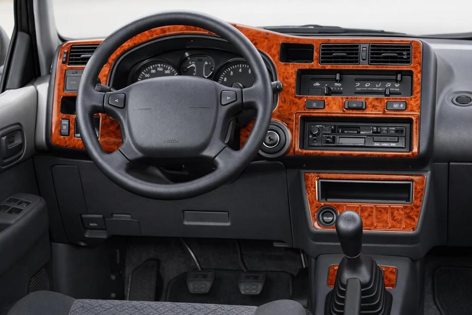 Toyota Rav 4 1996–2001 Instrumentbordbeklædning Image