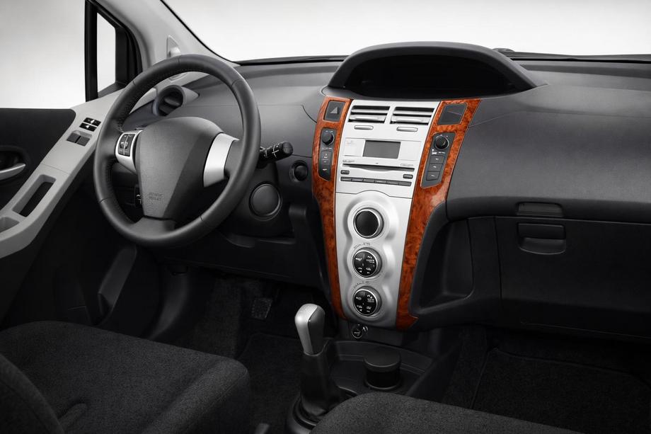 Toyota Yaris 2006–2011 Instrumentbordbeklædning Foto 1