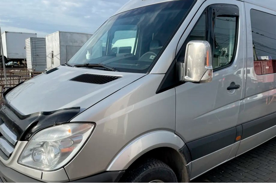 Mercedes Sprinter W906 2006–2018 Vindafvisere til sideruder, selvklæbende (2 stk., HIC) Foto 10
