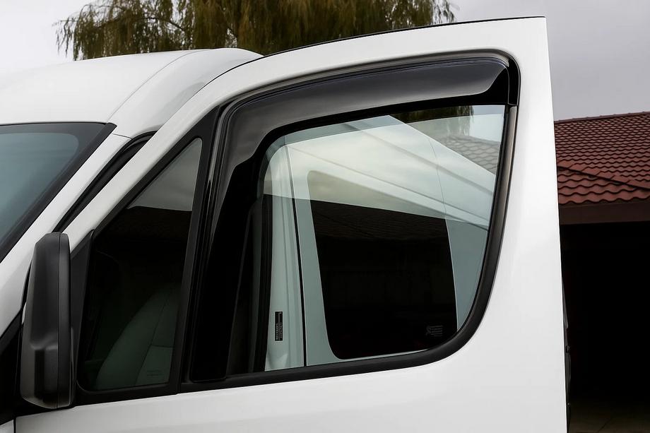 Mercedes Sprinter W906 2006–2018 Vindafvisere til sideruder, selvklæbende (2 stk., HIC) Foto 1